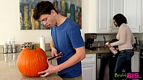 Stepsis catches brother fucking the pumpkin Offers Her Pussy